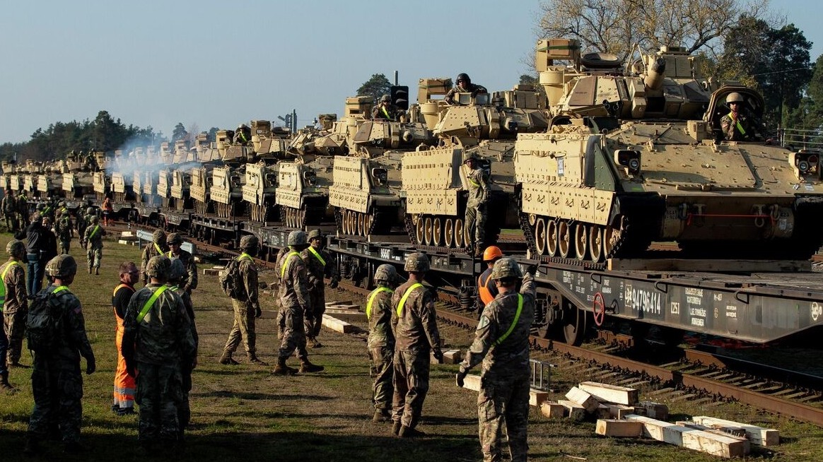 Mỹ điều hàng loạt vũ khí tới Đông Âu