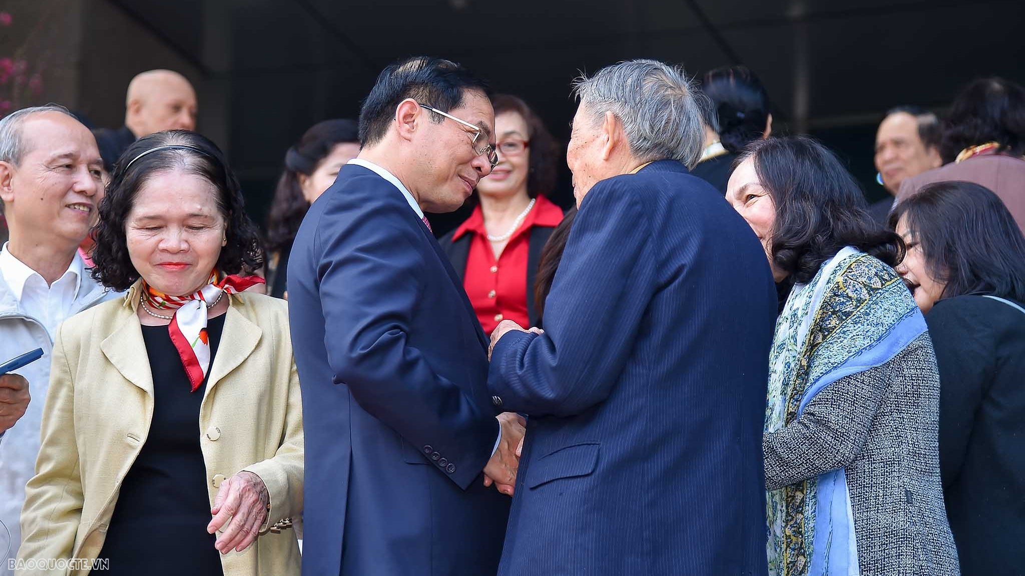 Bộ trưởng Bùi Thanh Sơn chúc Tết cán bộ hưu trí Bộ Ngoại giao