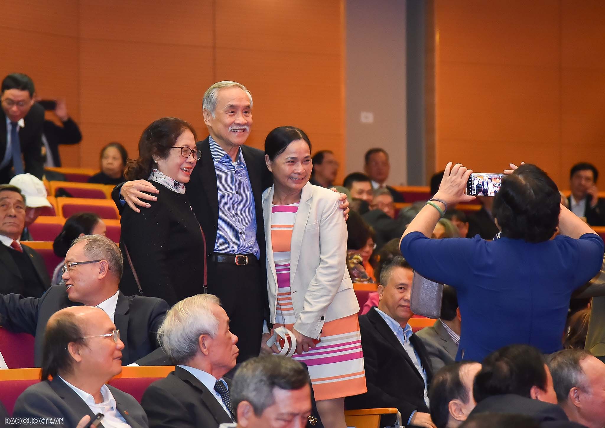 Bộ trưởng Bùi Thanh Sơn chúc Tết cán bộ hưu trí Bộ Ngoại giao