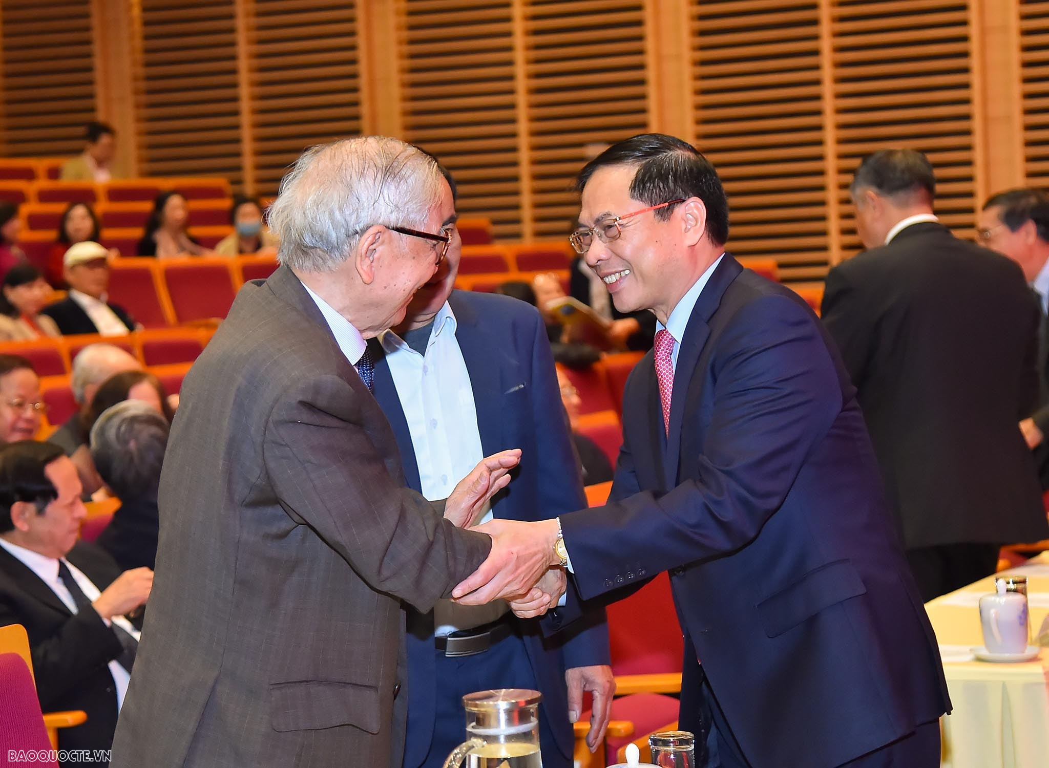 Bộ trưởng Bùi Thanh Sơn chúc Tết cán bộ hưu trí Bộ Ngoại giao