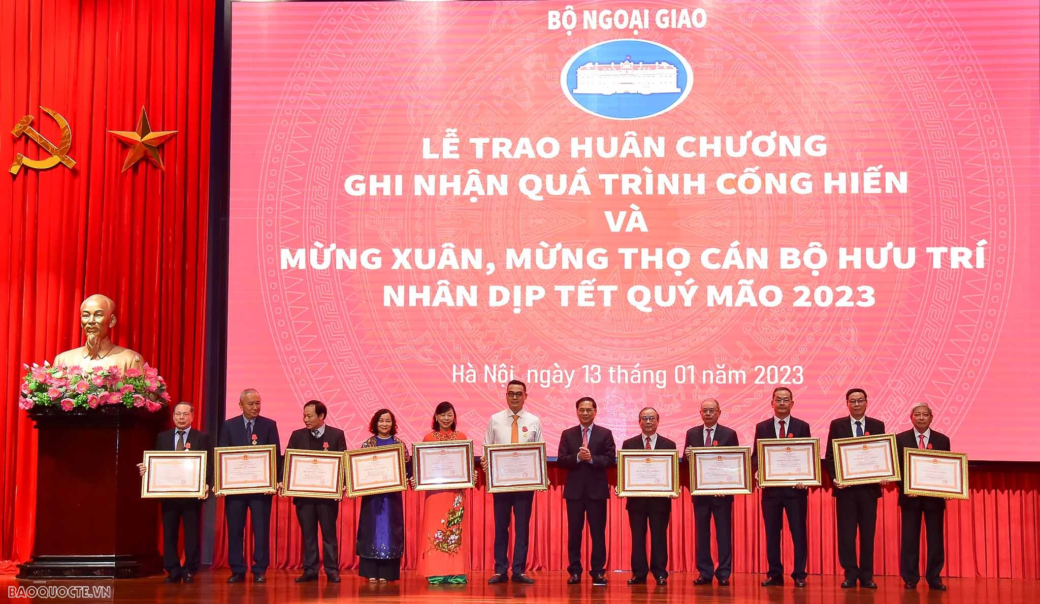 Bộ trưởng Bùi Thanh Sơn chúc Tết cán bộ hưu trí Bộ Ngoại giao