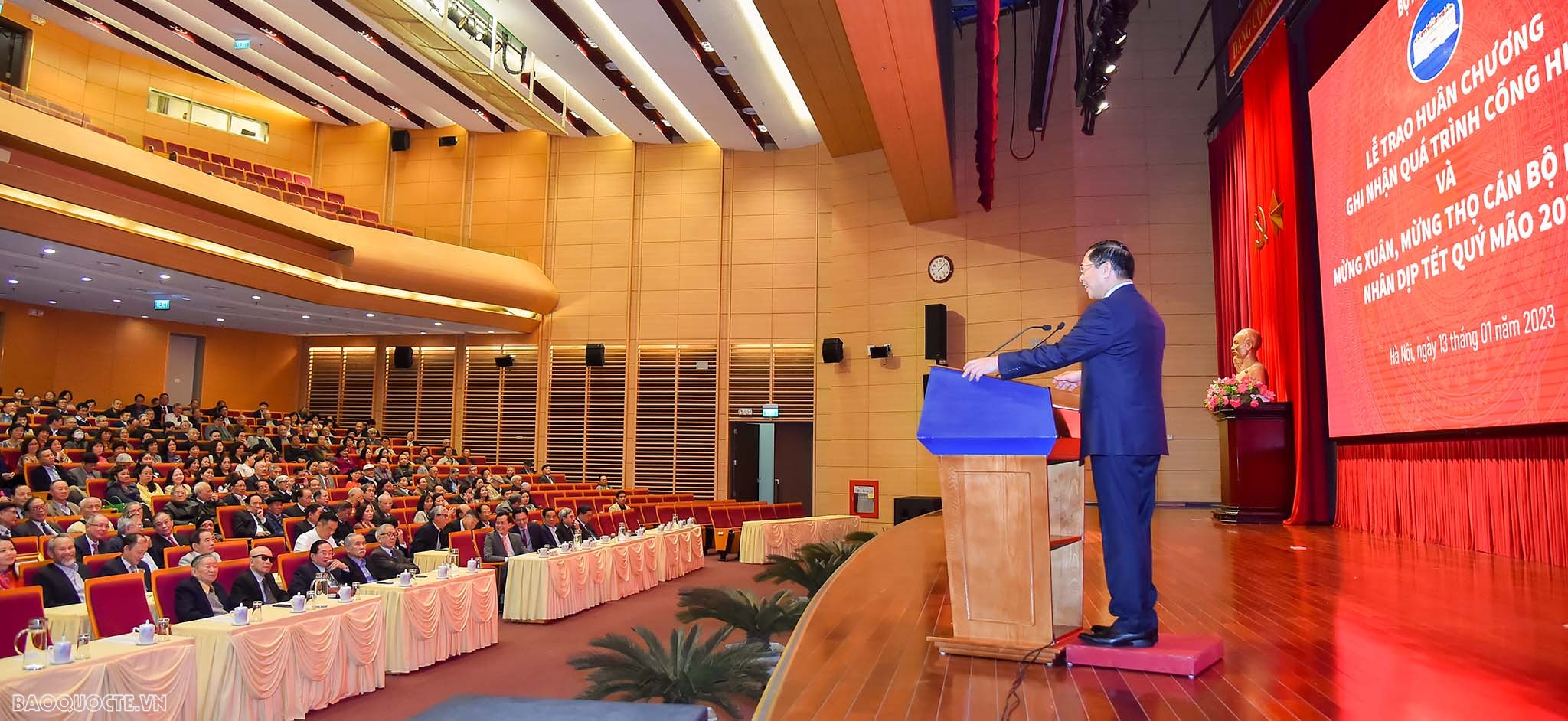 Bộ trưởng Bùi Thanh Sơn chúc Tết cán bộ hưu trí Bộ Ngoại giao