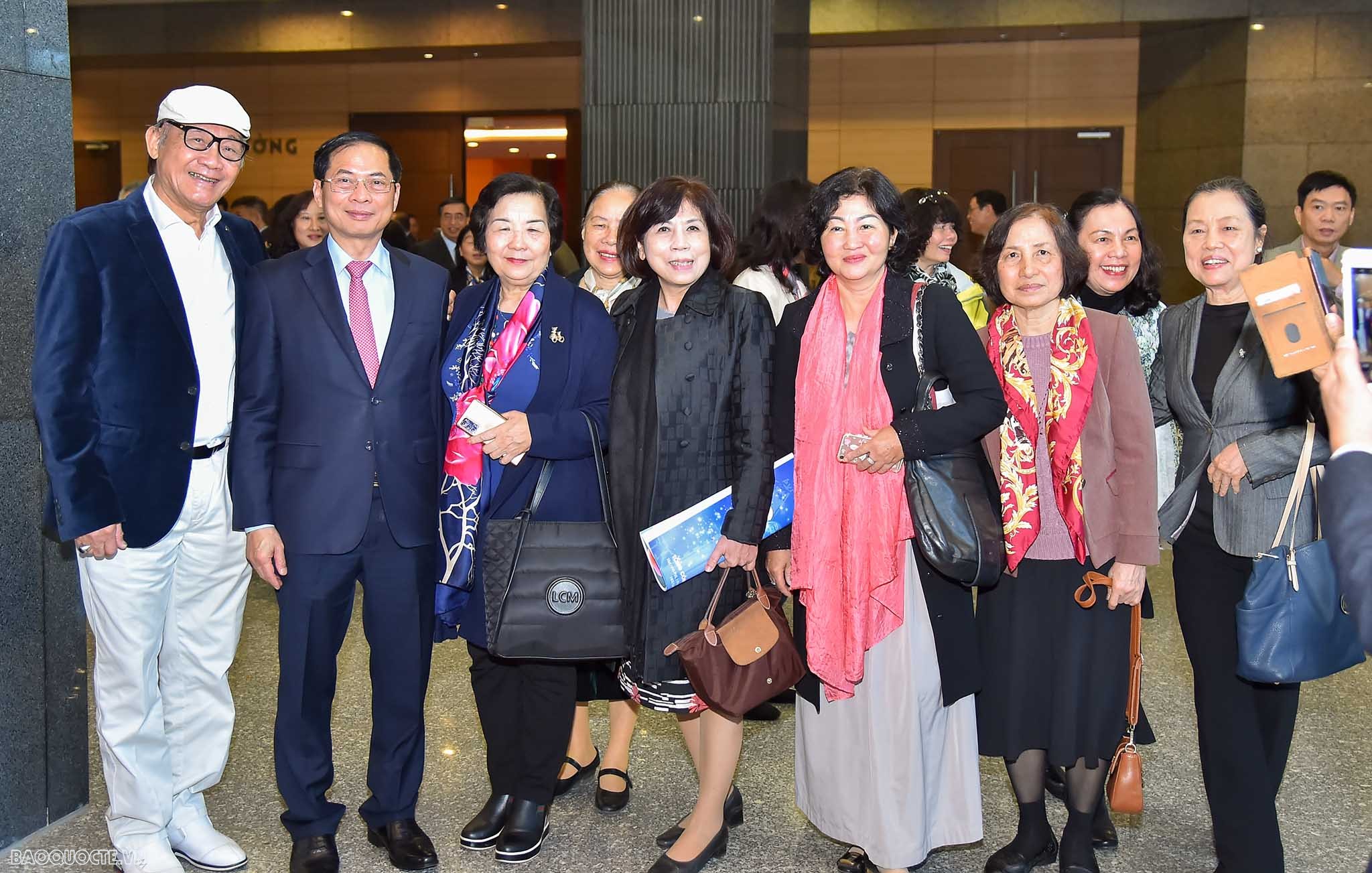 Bộ trưởng Bùi Thanh Sơn chúc Tết cán bộ hưu trí Bộ Ngoại giao