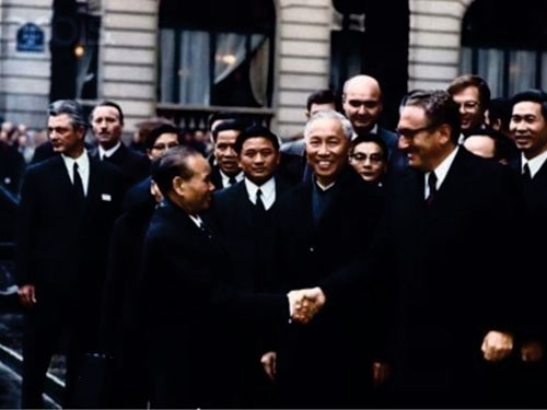 Hội nghị Paris: Một đấu bốn và ‘bốn trong một'