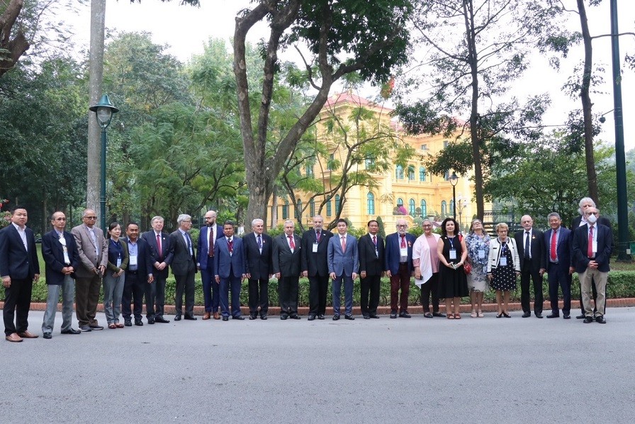 Gặp gỡ hữu nghị với những nhân chứng lịch sử của Hiệp định Paris