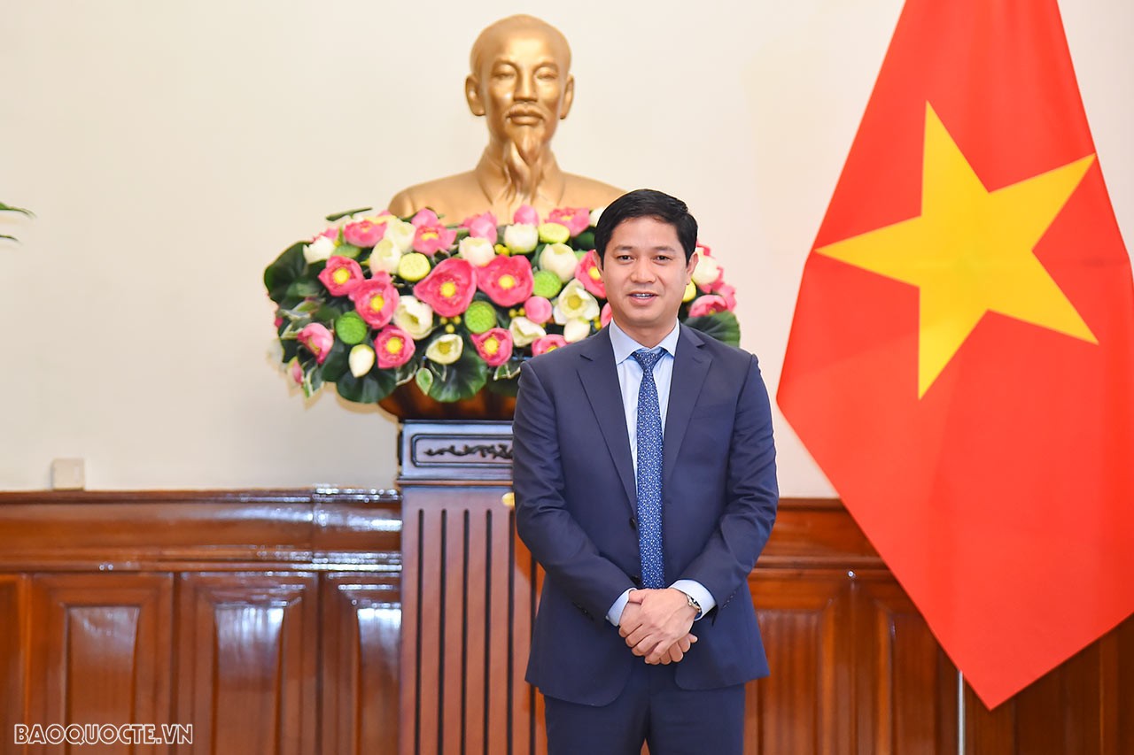 Trong phát biểu của mình, ông Nguyễn Hữu Hùng, Phó Trưởng Ban Cơ yếu Chính phủ chúc mừng hợp nhất Cục Cơ yếu đã hợp nhất với Trung tâm Thông tin thành Cục Cơ yếu-Công nghệ Thông tin; khẳng định đây là quyết định đúng đắn khi ngành Cơ yếu đang trong quá trình đẩy mạnh chuyển đổi số. Ông Nguyễn Hữu Hùng khẳng định, Ban Cơ yếu Chính phủ sẽ tiếp tục phối hợp ngày càng hiệu quả hơn nữa với Cục Cơ yếu-Công nghệ Thông tin của Bộ Ngoại giao.