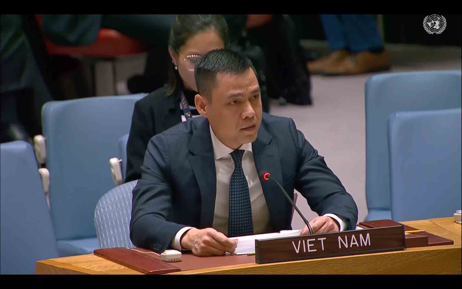 Đại sứ Đặng Hoàng Giang, Trưởng Phái đoàn Việt Nam tại LHQ phát biểu tại phiên thảo luận. 