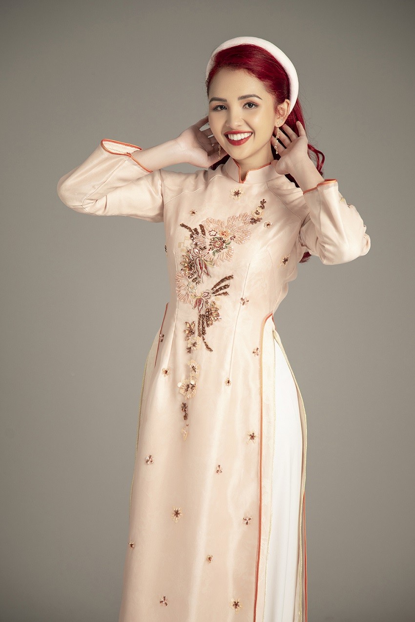 Gia đình Hoa hậu Diệu Hoa chọn áo dài Ngọc Hân trong bộ ảnh kỷ niệm năm 2023