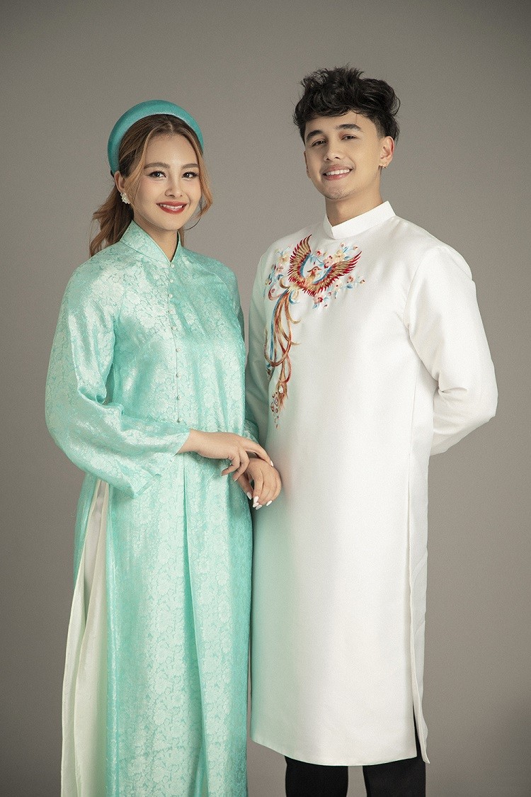 Gia đình Hoa hậu Diệu Hoa chọn áo dài Ngọc Hân trong bộ ảnh kỷ niệm năm 2023