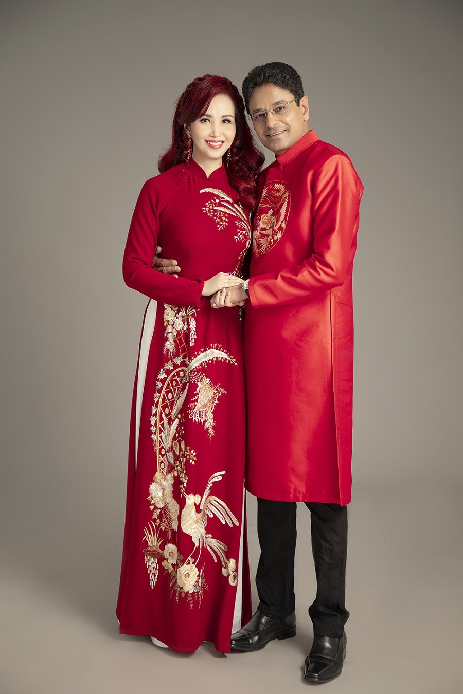 Gia đình Hoa hậu Diệu Hoa chọn áo dài Ngọc Hân trong bộ ảnh kỷ niệm năm 2023