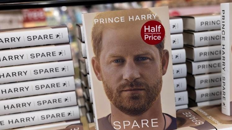 Đồn đoán số tiền Hoàng tử Harry thu được sau khi phát hành cuốn tự truyện Spare