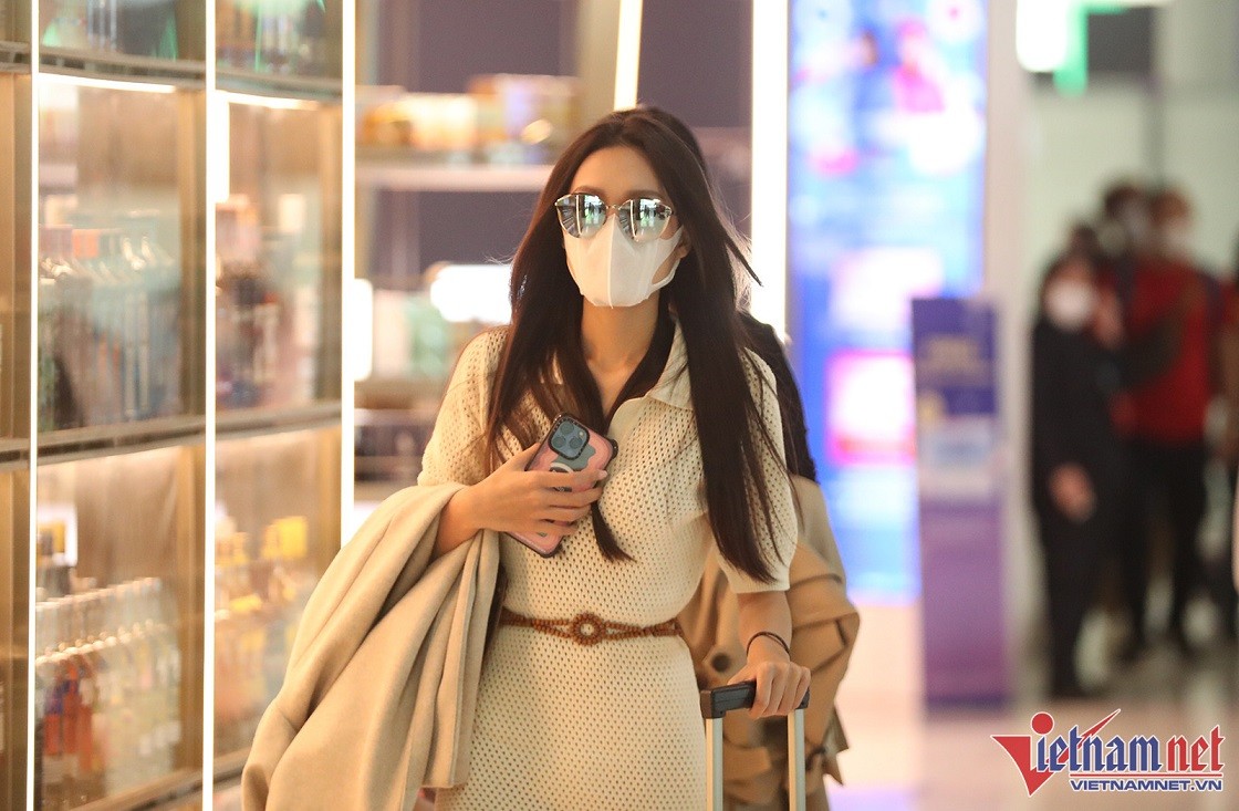 AFF Cup 2022: Bạn gái Doãn Hải My sang Thái Lan cỗ vũ Văn Hậu thi đấu