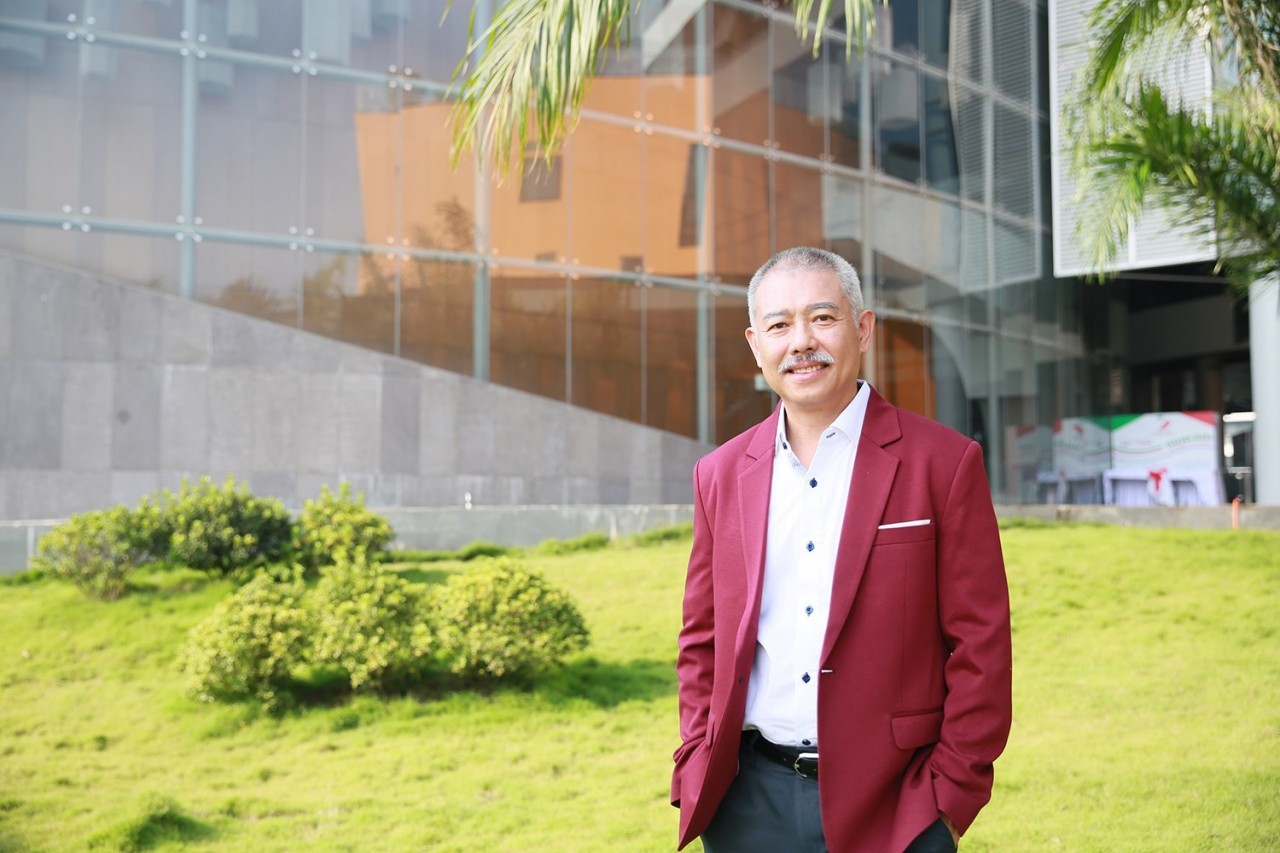 GS Trương Nguyện Thành và câu hỏi nên cho con đi du học lúc nào để không thành 'con dao hai lưỡi'?