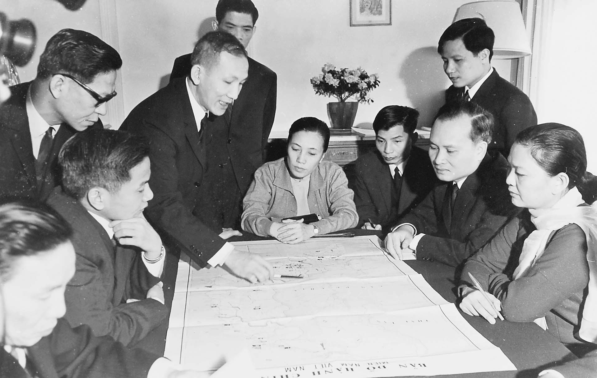 Một cuộc họp nội bộ của Phái đoàn Chính phủ Cách mạng Lâm thời Cộng hòa miền Nam Việt Nam.