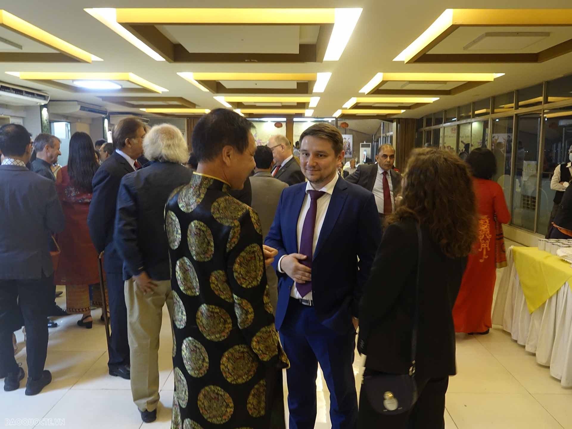 Đầm ấm Tết cộng đồng Xuân Quý Mão tại Bangladesh