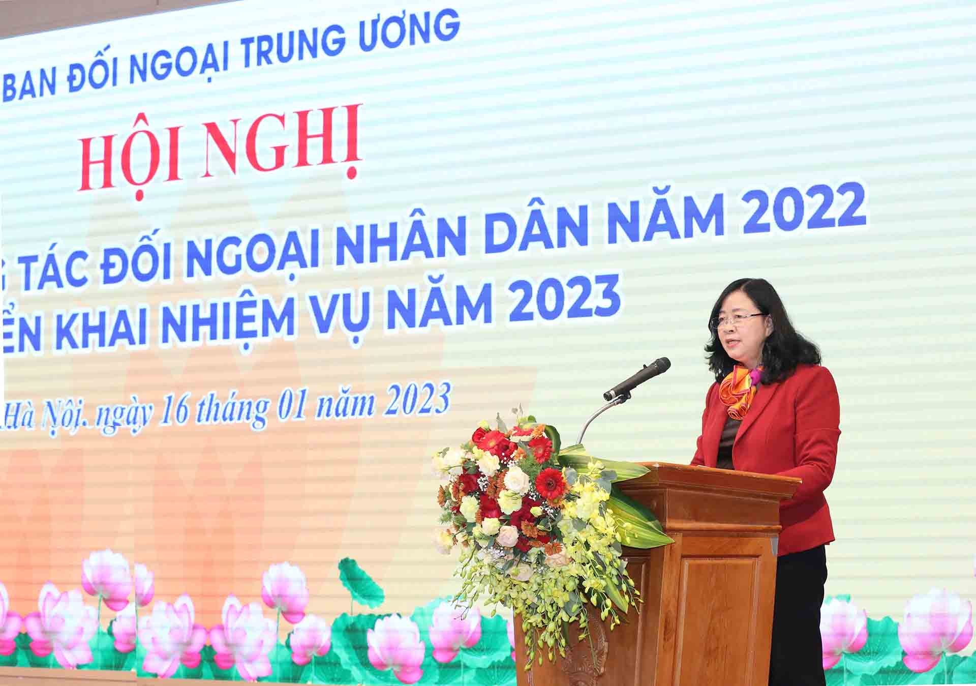 Đồng chí Bùi Thị Minh Hoài, Bí thư Trung ương Đảng, Trưởng Ban Dân vận Trung ương phát biểu chỉ đạo hội nghị. (Nguồn: TTXVN)