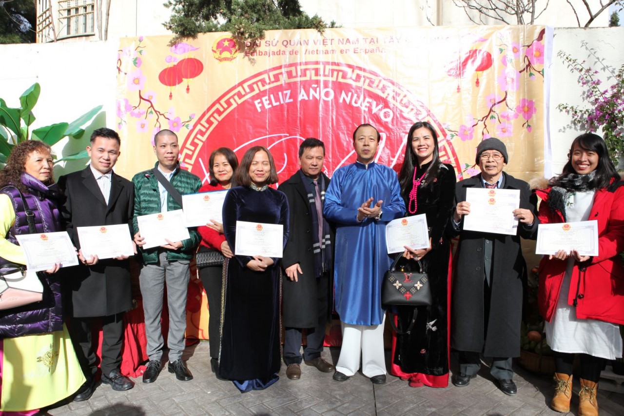 Cộng đồng người Việt Nam tại Tây Ban Nha vui Xuân đón Tết, gắn kết yêu thương Cộng đồng người Việt Nam tại Tây Ban Nha vui Xuân đón Tết, gắn kết yêu thương
