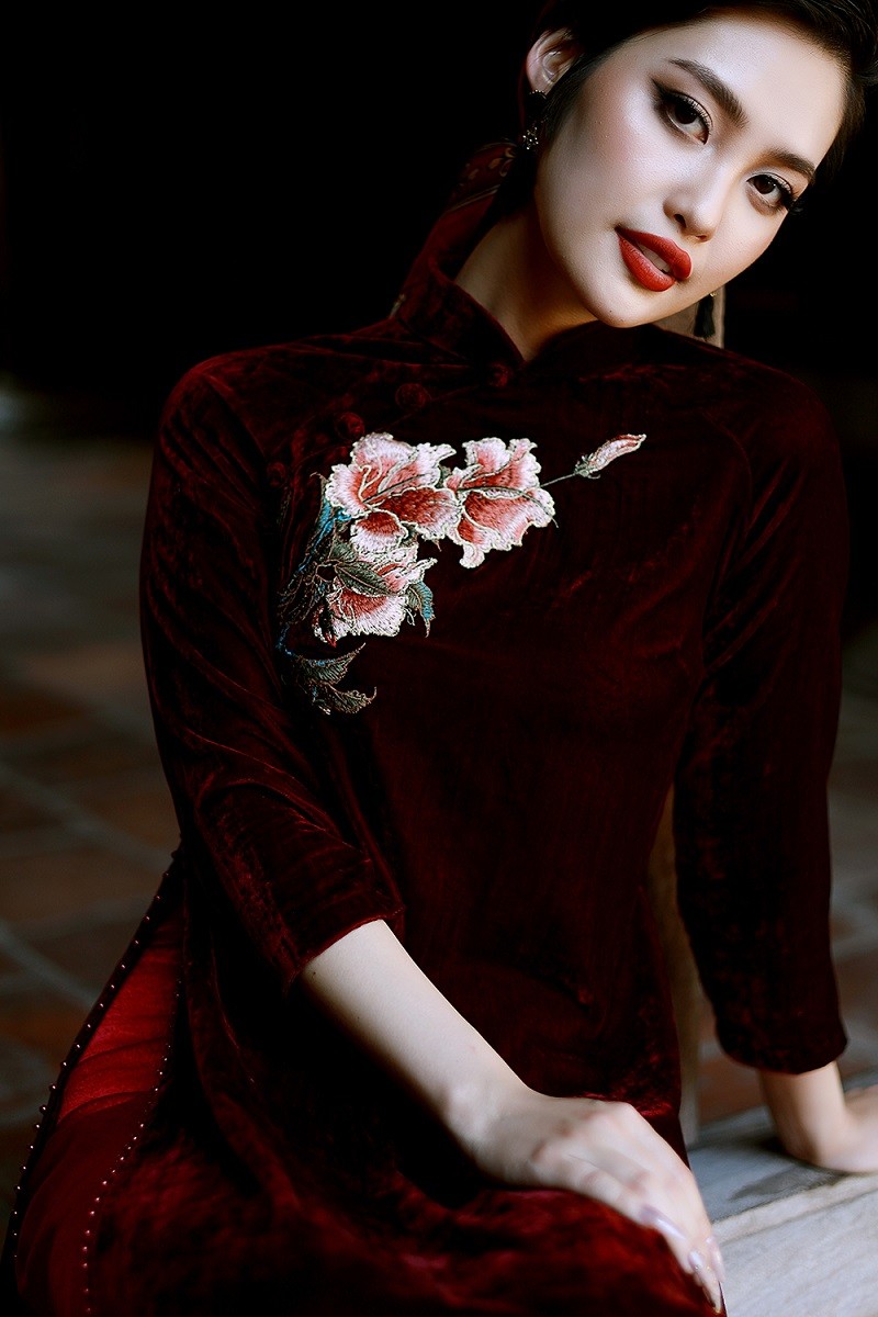 Hoa hậu Nông Thúy Hằng