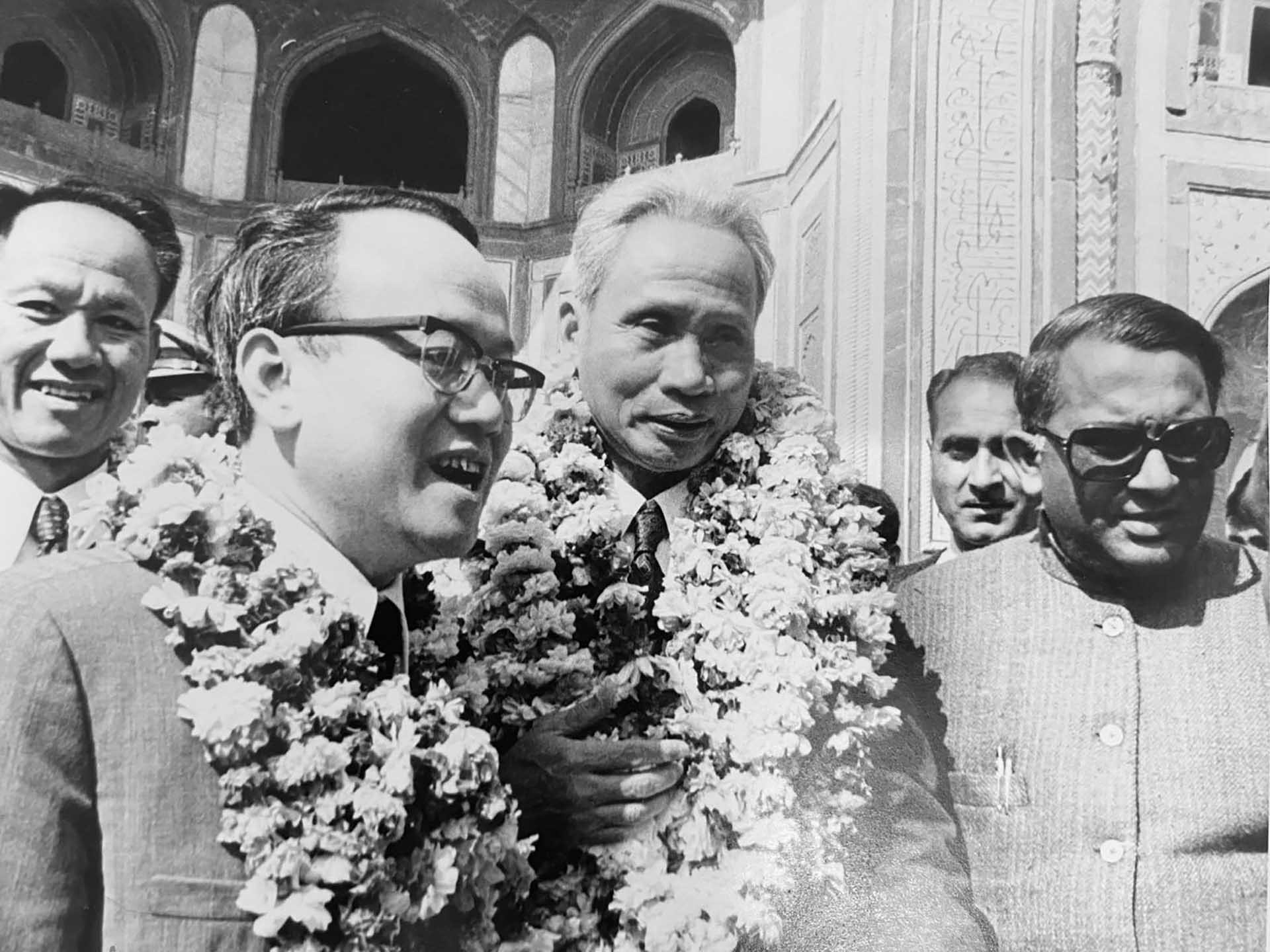 Ông Nguyễn Đình Phương phiên dịch cho Thủ tướng Phạm Văn Đồng. Ông Nguyễn Đình Phương phiên dịch cho Thủ tướng Phạm Văn Đồng.