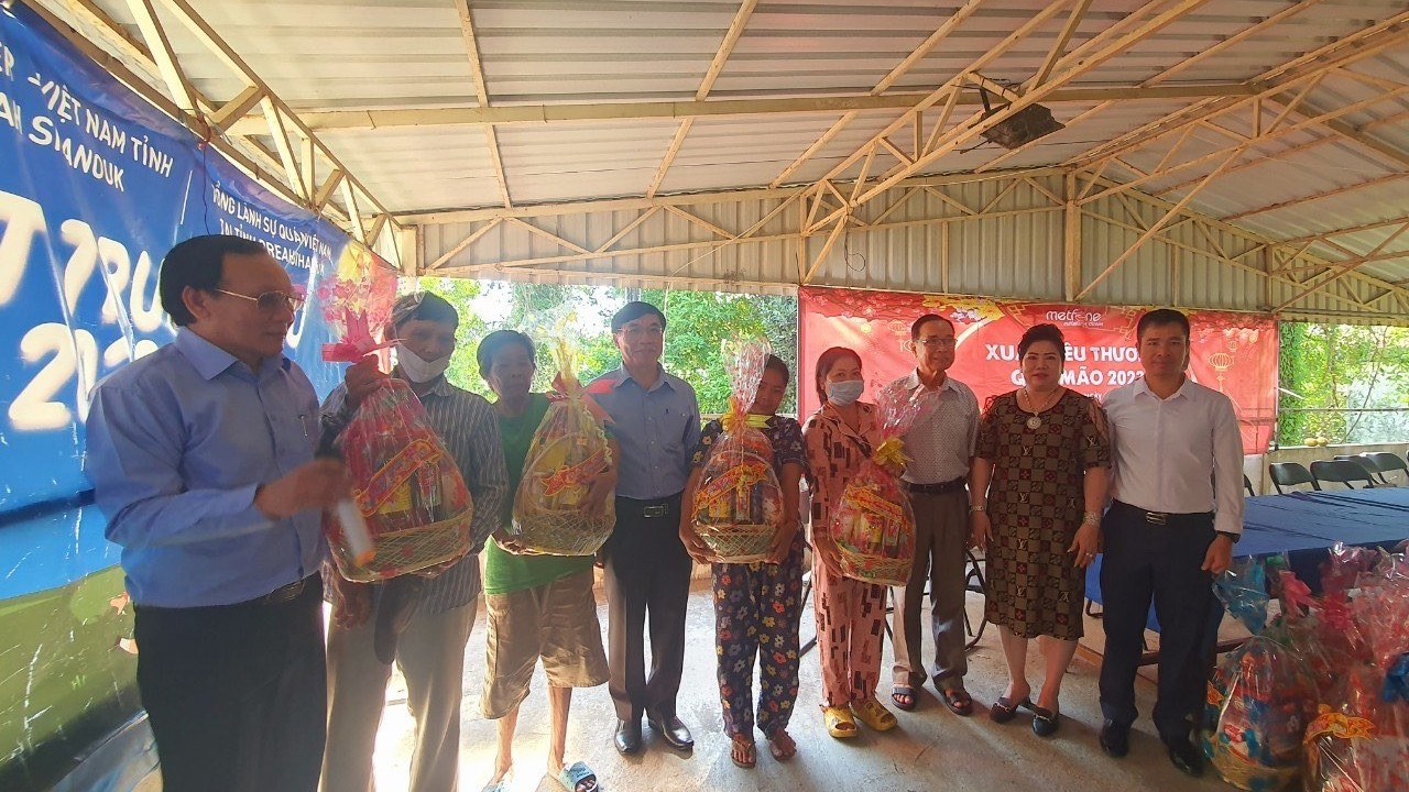 Hoạt động nghĩa tình đón Tết Quý Mão tại tỉnh Preah Sihanouk, Campuchia