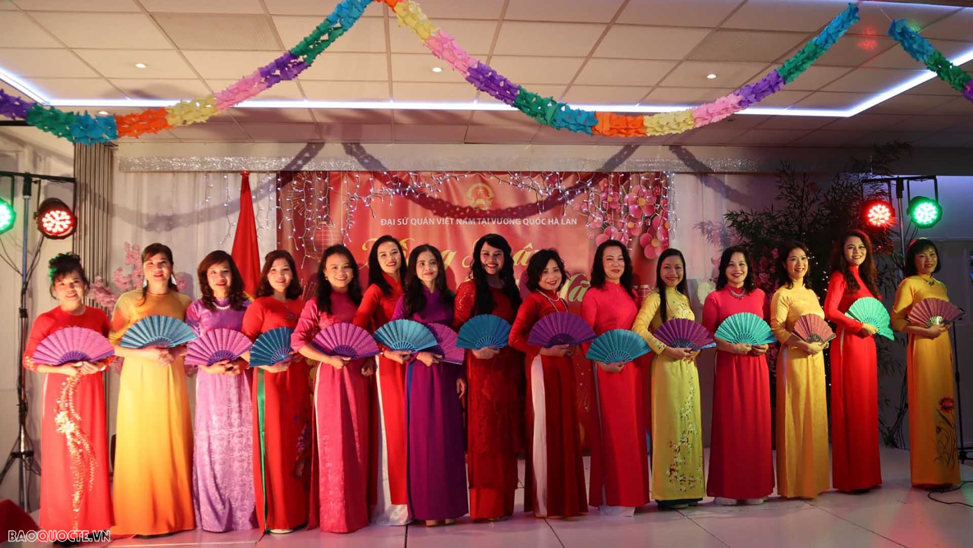 Ấm áp Xuân Quê hương tại Hà Lan Ấm áp Xuân Quê hương tại Hà Lan