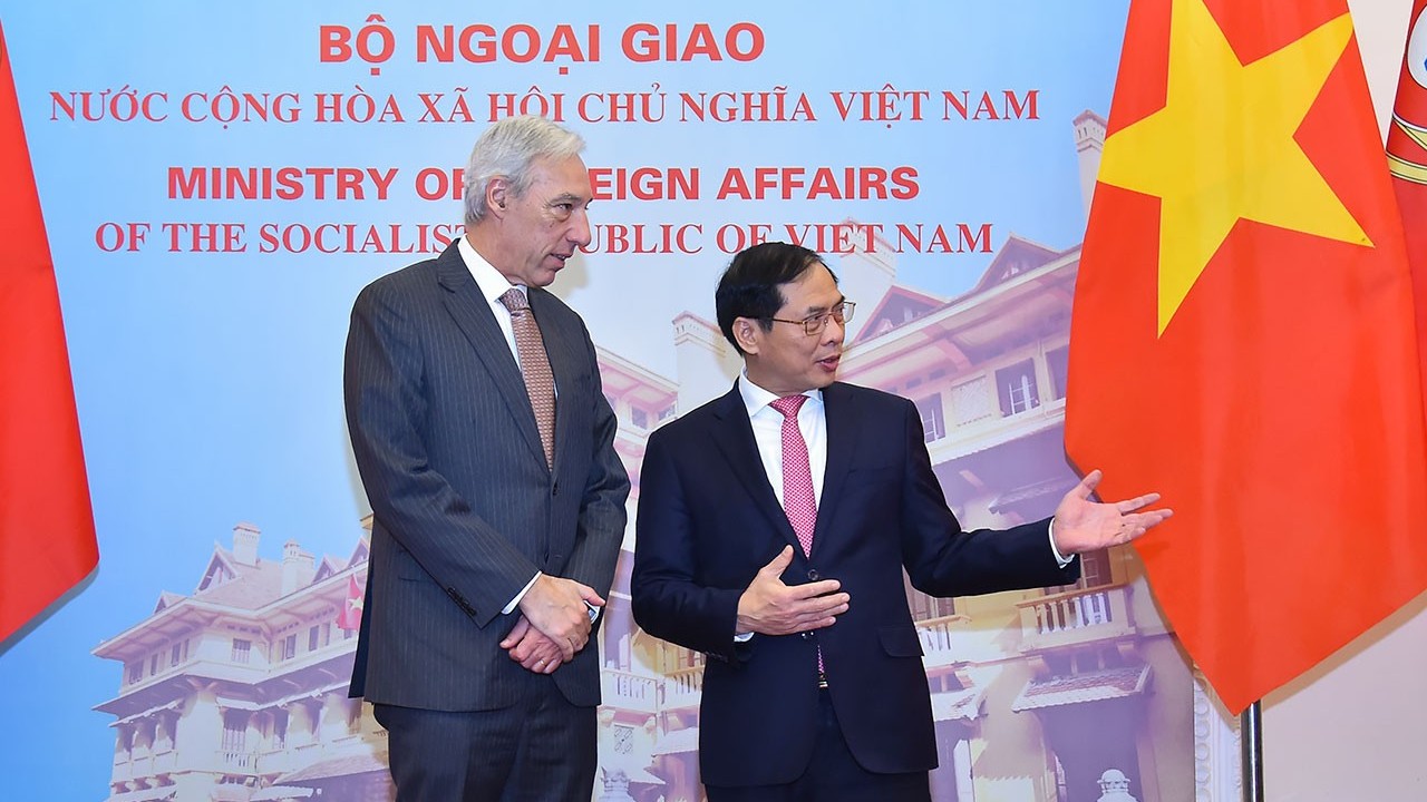 Bộ trưởng Ngoại giao Bùi Thanh Sơn đón, hội đàm với Bộ trưởng Ngoại giao Bồ Đào Nha Joao Gomes Cravinho
