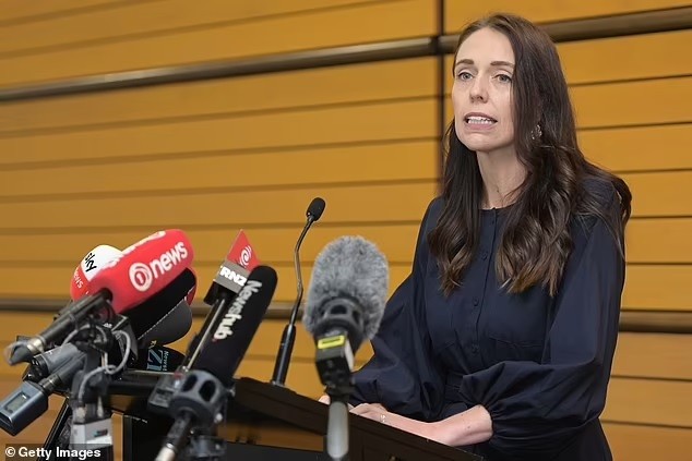 The Guardian: Nữ Thủ tướng New Zealand tuyên bố từ chức, nói 'đã đến lúc' Nữ Thủ tướng New Zealand Jacinda Ardern tuyên bố từ chức, nói 'đã đến lúc'