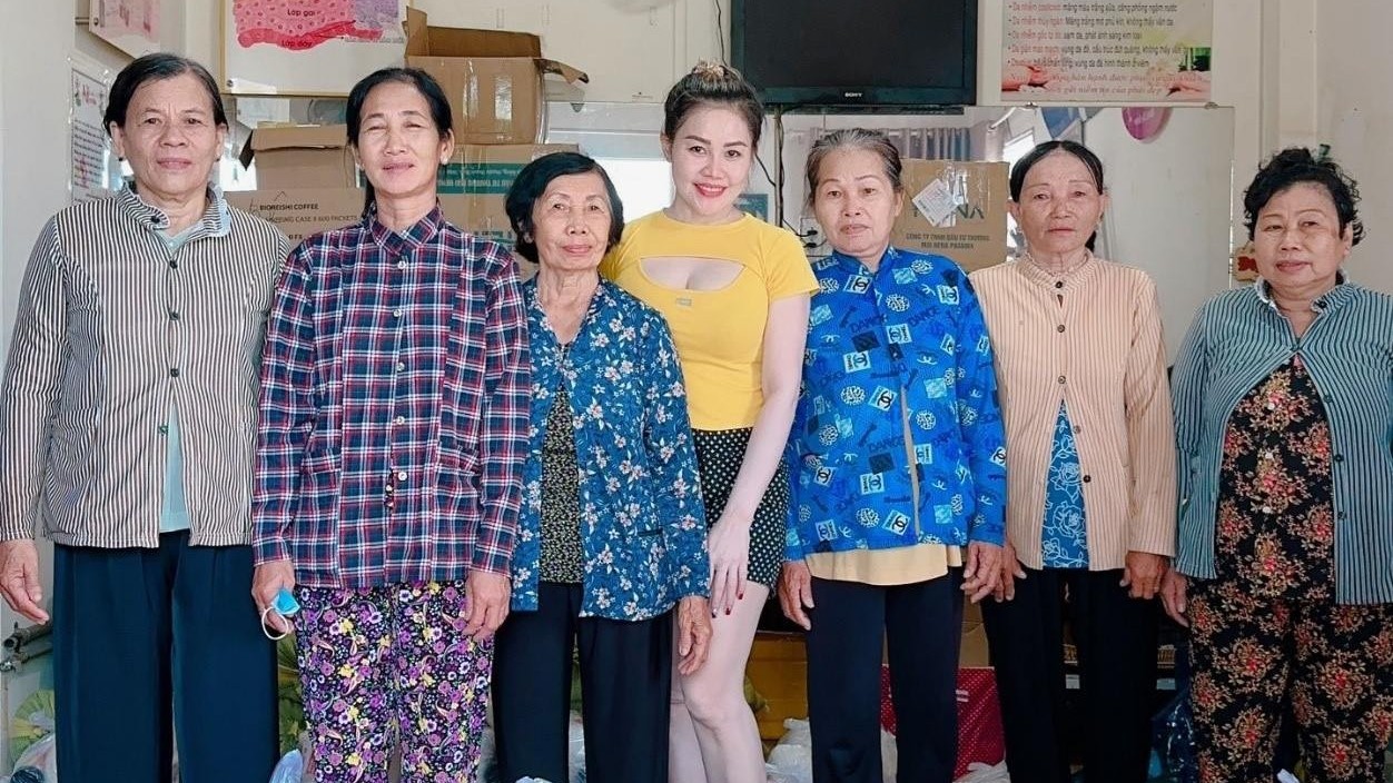 Hoa hậu doanh nhân Ngọc Châu ‘mang Tết’ đến nhiều hoàn cảnh khó khăn