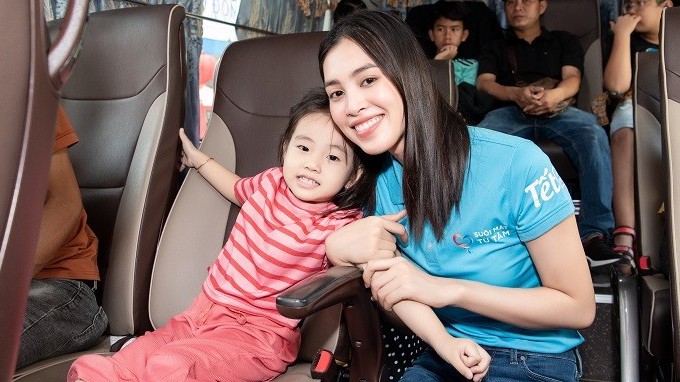 Tết Nguyên đán Quý Mão, Hoa hậu Tiểu Vy, Á hậu Kim Duyên đem yêu thương đến người nghèo