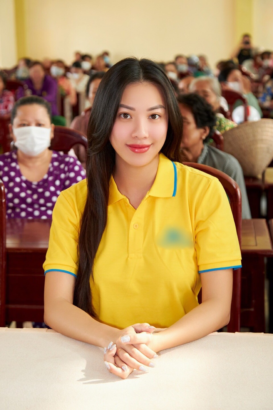 Dàn hoa, á hậu đem yêu thương đến người nghèo trước thềm năm mới