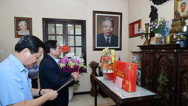 Thủ tướng Phạm Minh Chính dâng hương tưởng nhớ các cố Thủ tướng