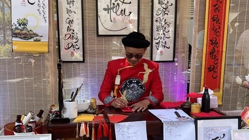 Câu chuyện về người đưa thư pháp Việt giới thiệu tại Australia