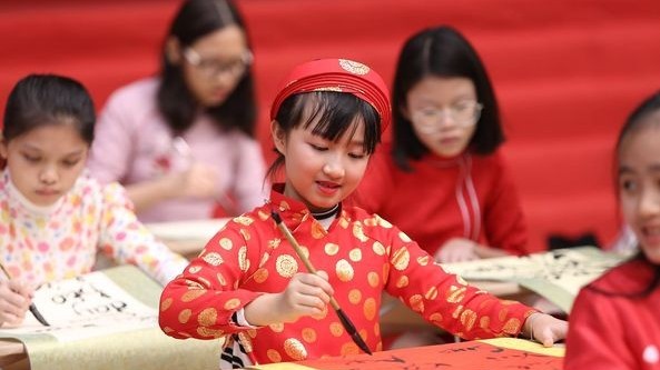 Chuyên gia văn hóa: "Khai bút ngày mùng 1 Tết là mỹ tục của người Việt"