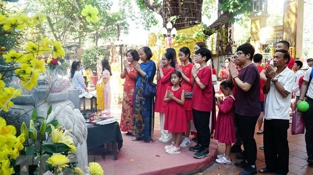 Lễ chùa đầu năm, nét văn hóa của cộng đồng người Việt tại Lào