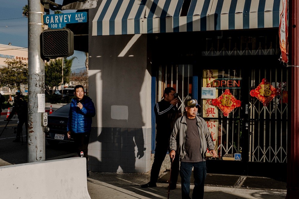 (01.23) Vụ xả súng tại Monterey Park, California trong dịp Tết Nguyên đán của người châu Á tại đây đã khiến nhiều người bàng hoàng. (Nguồn: New York Times) (01.23) Vụ xả súng tại Monterey Park, California trong dịp Tết Nguyên đán của người châu Á tại đây đã khiến nhiều người bàng hoàng. (Nguồn: New York Times)