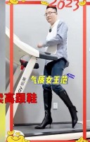 Tự làm người mẫu bán giày cao gót, người đàn ông bỏ túi bạc triệu