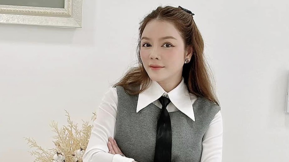 Lý Nhã Kỳ hóa nữ sinh ngày đầu năm