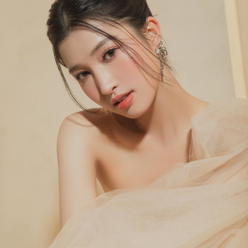 Ngắm nhan sắc Á hậu Phương Nhi