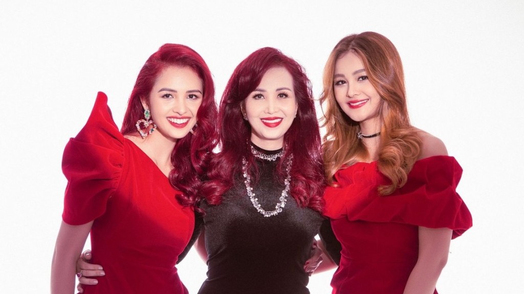 Vẻ đẹp hiện đại của hai con gái Hoa hậu Diệu Hoa