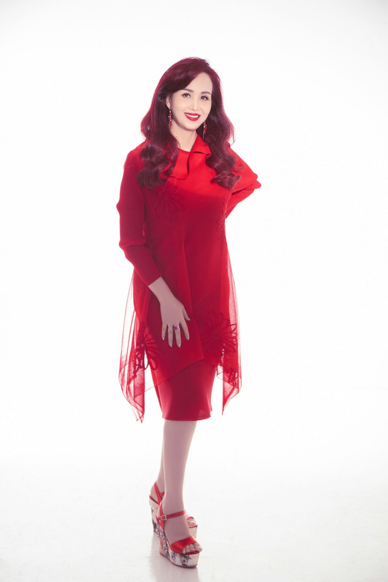 Vẻ đẹp hiện đại của hai con gái Hoa hậu Diệu Hoa Vẻ đẹp hiện đại của hai con gái Hoa hậu Diệu Hoa