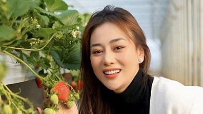 Sao Việt du Xuân: Phương Oanh xinh đẹp ở Hàn Quốc, Trấn Thành ra Hà Nội...