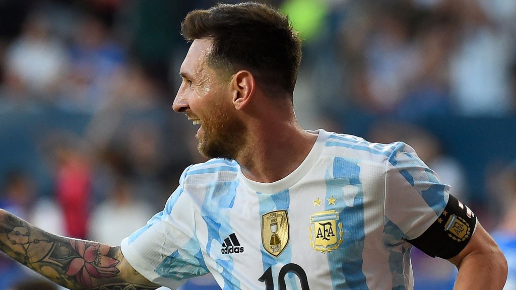 Báo Guardian: Messi là cầu thủ bóng đá xuất sắc nhất thế giới, Ronaldo ngoài top 50
