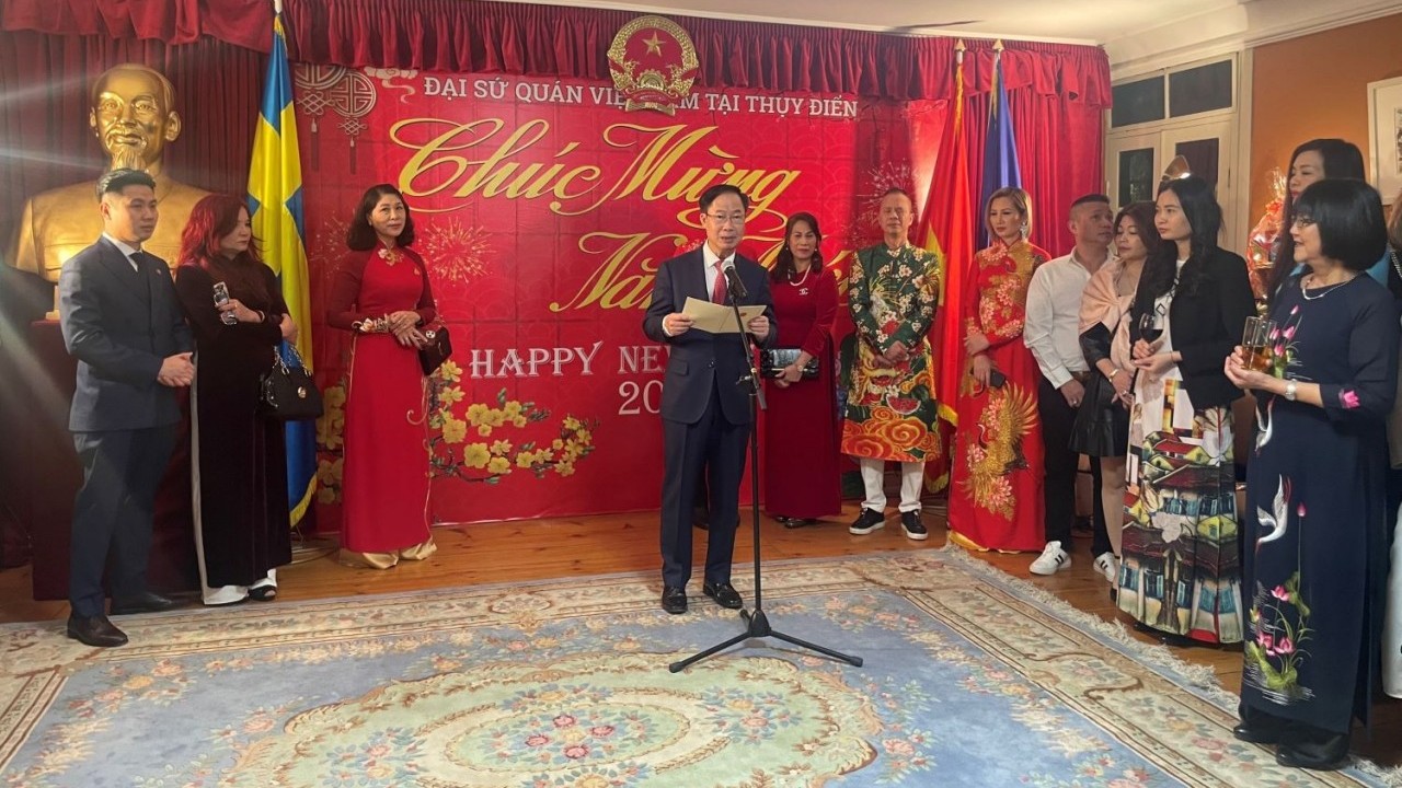 Tết cộng đồng và lễ ra mắt Hội phụ nữ người Việt Nam tại Thụy Điển