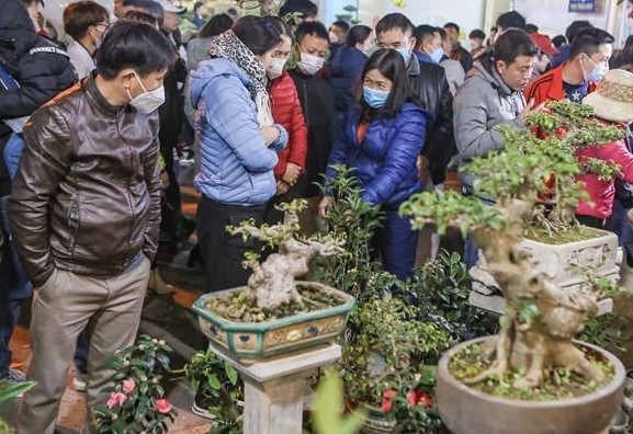 Tấp nập phiên chợ 'cả năm chỉ họp một lần' tại Nam Định