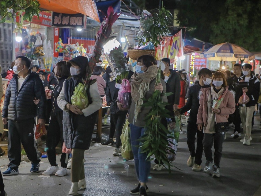 Tấp nập phiên chợ 'cả năm chỉ họp một lần' tại Nam Định