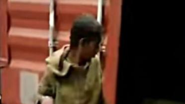 Chơi trò trốn tìm, ngủ quên trong container, cậu bé Bangladesh dạt sang Malaysia sau 6 ngày