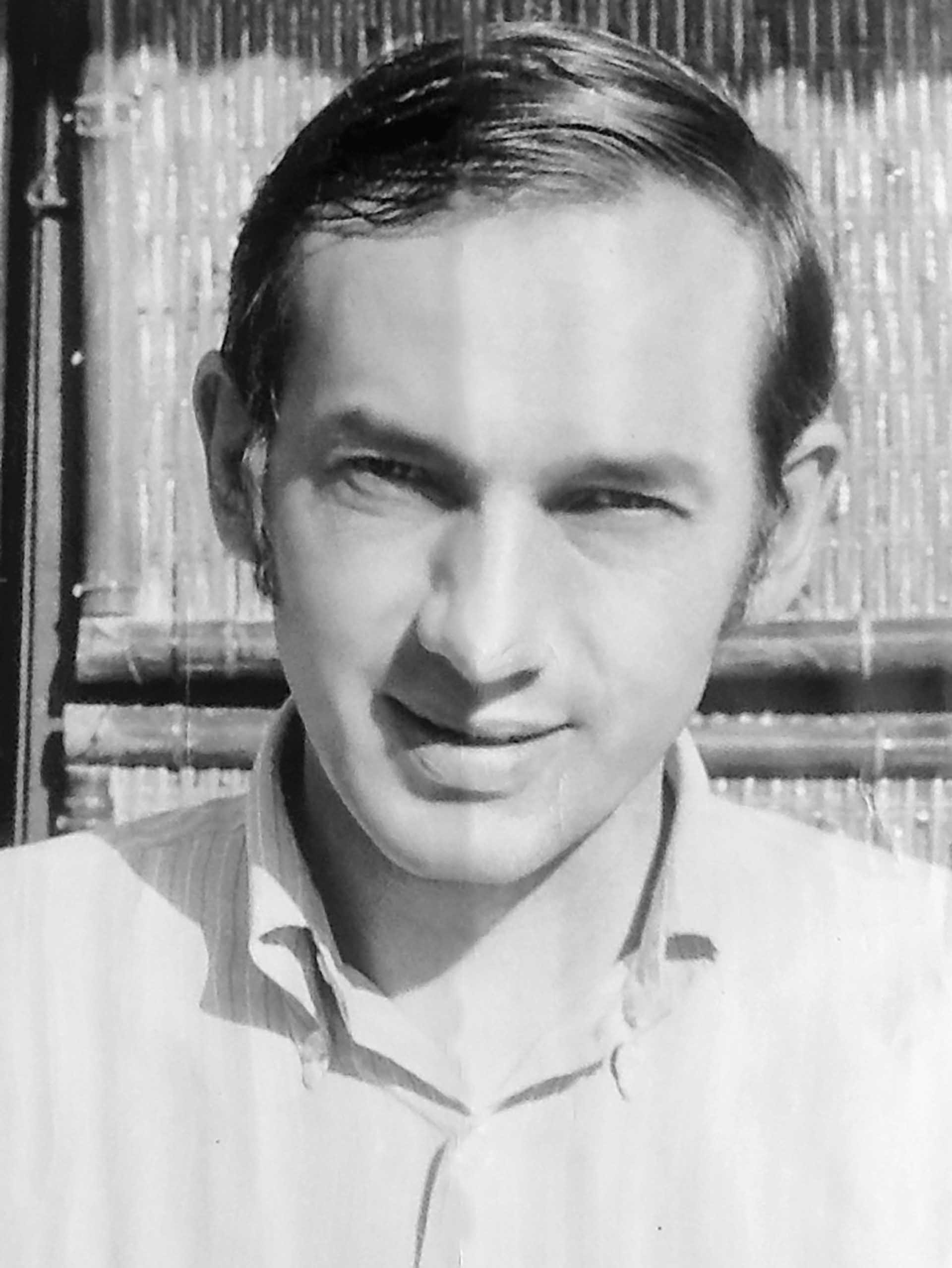 Nhà báo J-C Pomonti.