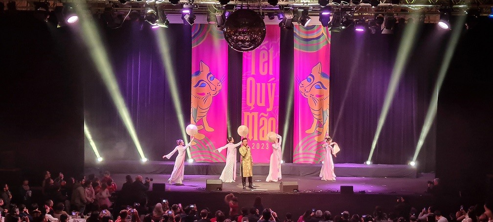 Triển lãm 50 năm Hiệp định Paris và chương trình đón Tết Nguyên đán của người Việt tại Pháp Triển lãm 50 năm Hiệp định Paris và chương trình đón Tết Nguyên đán của người Việt tại Pháp