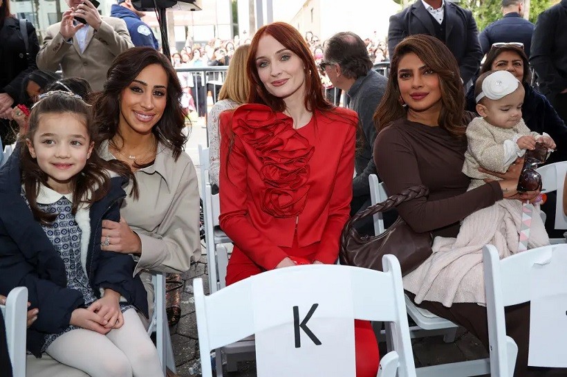 Con gái Hoa hậu Thế giới năm 2000