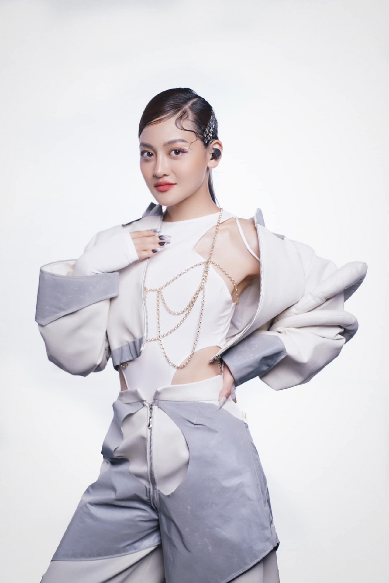 Thời trang phá cách của Thùy Anh phim Đừng nói khi yêu